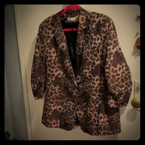 Leopard  Print rowed up high to elbow blazer